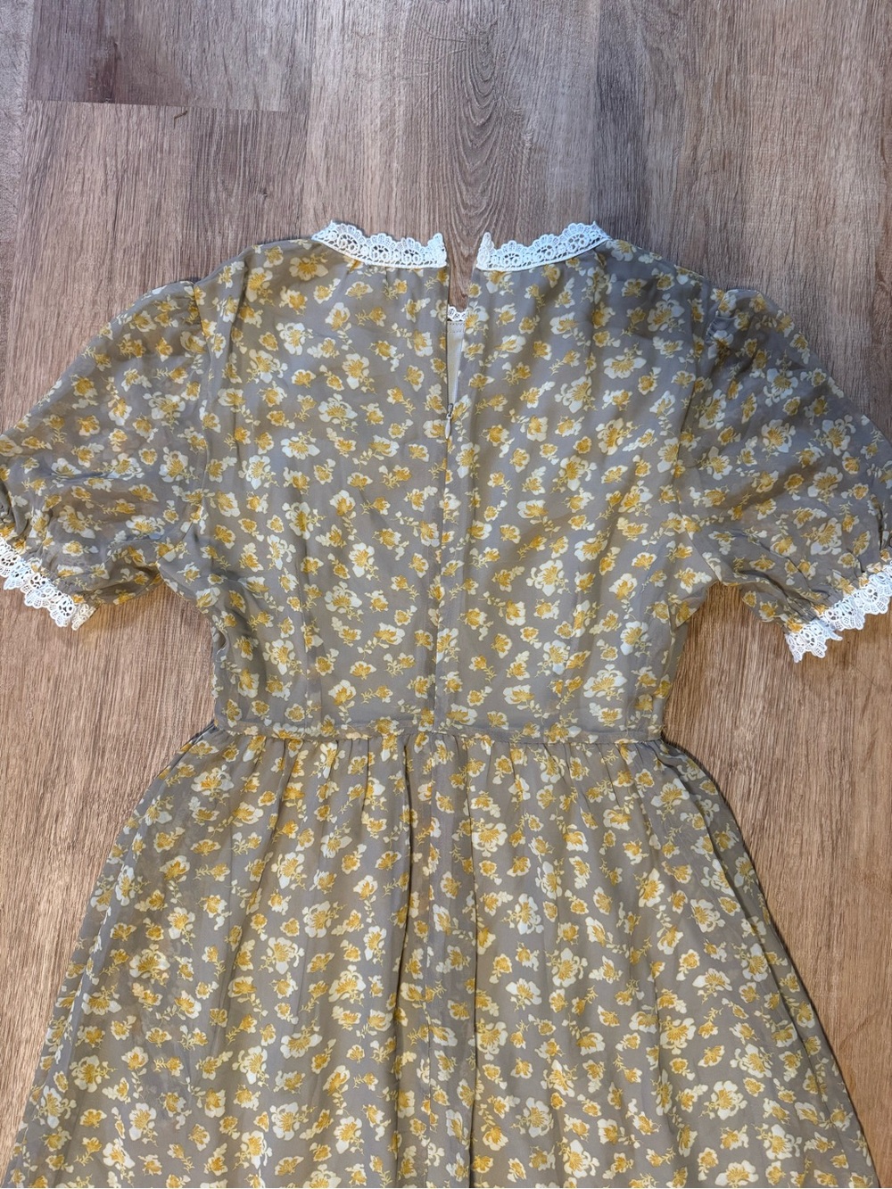 Roolee Vintage-Inspired Midi Dress - Picture 11 of 13